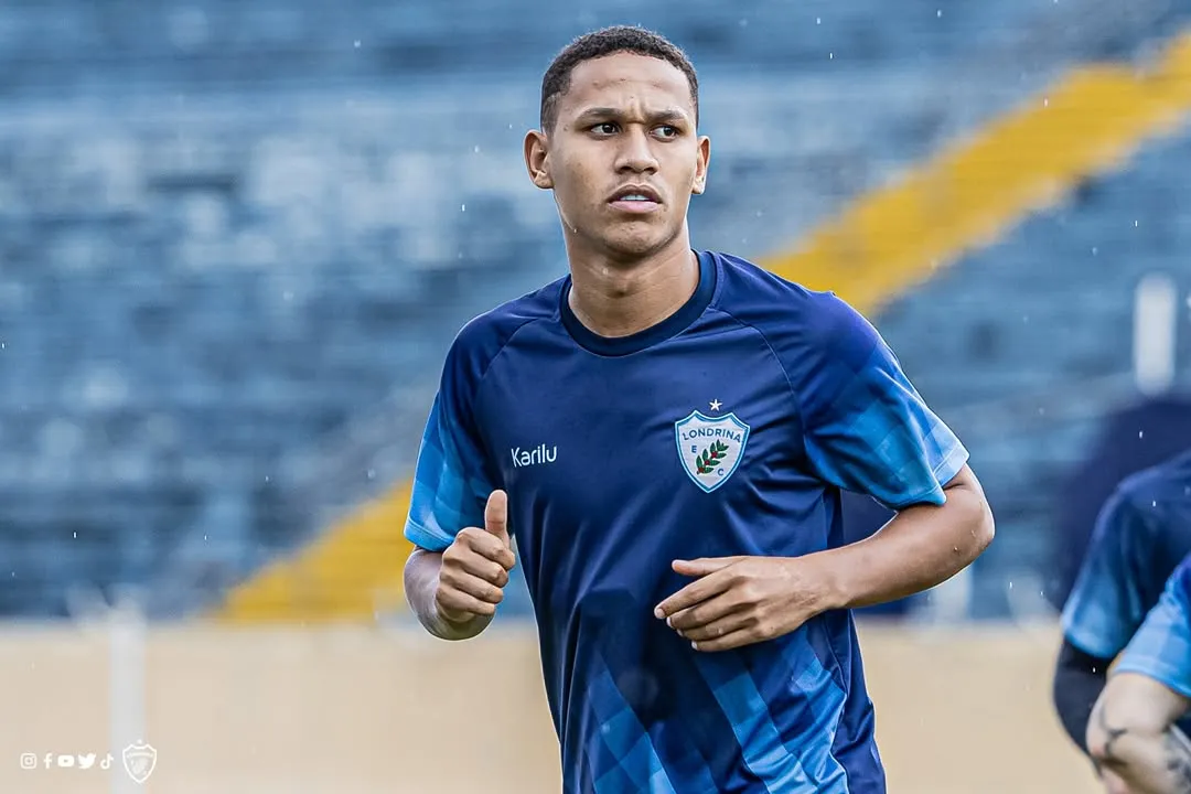 Z&eacute; Breno em treino do Londrina