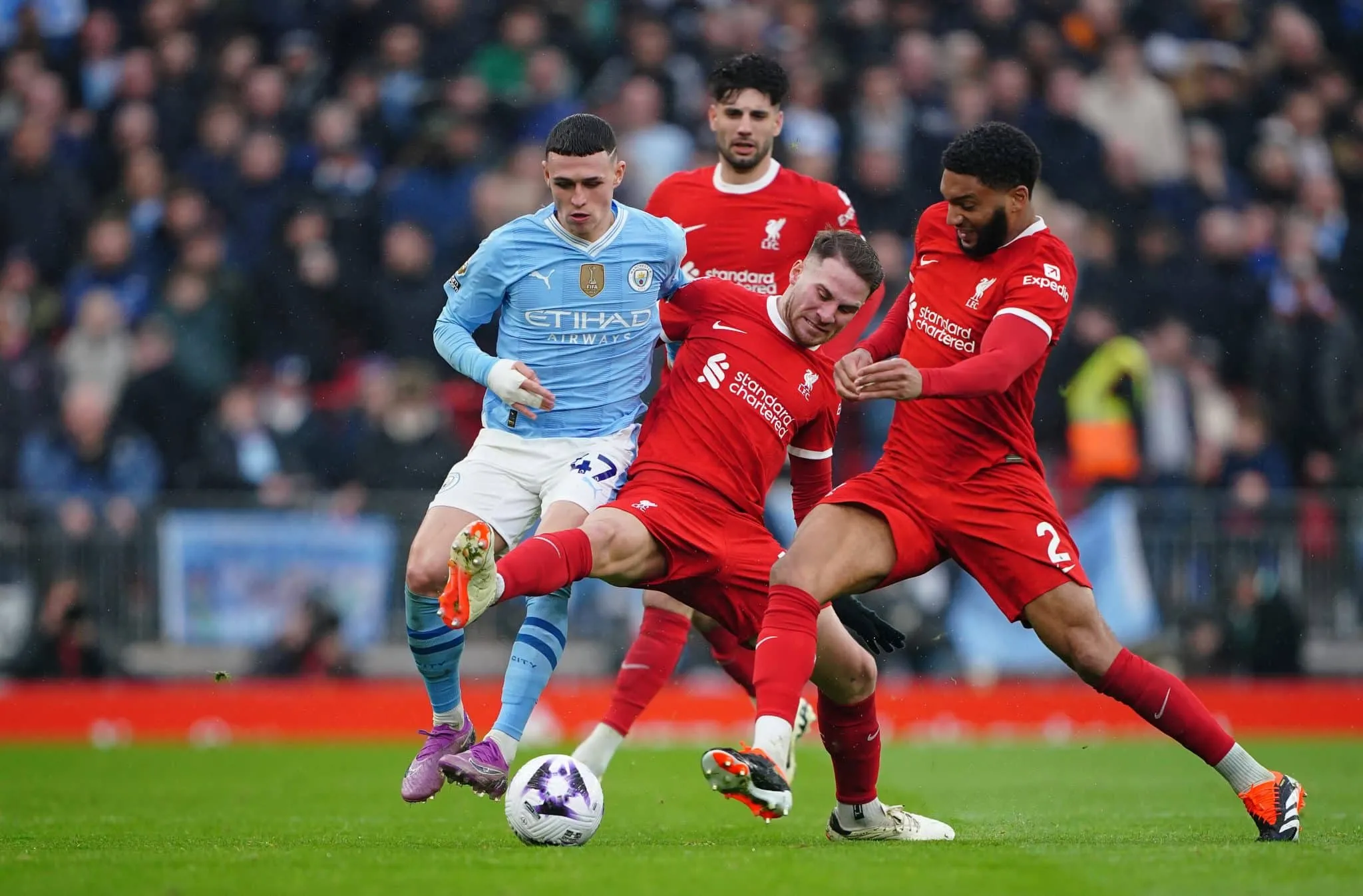 Klopp e Guardiola dizem adeus um ao outro com empate que ajudou apenas o Arsenal
