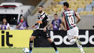 Chutando muito e acertando pouco, Fluminense &eacute; quem leva a pior no empate sem gols com o Vasco