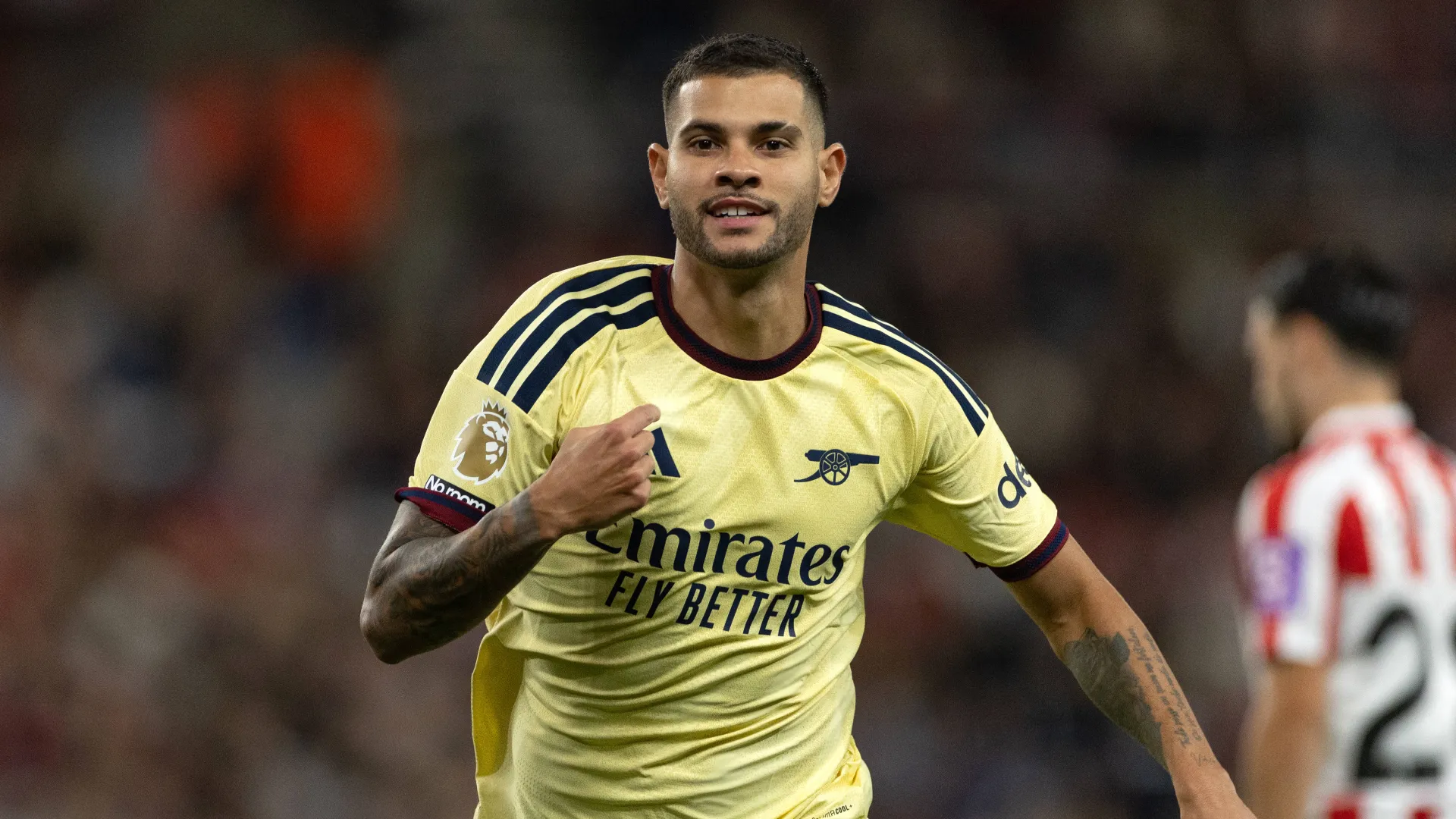 Bruno Guimarães celebra gol pelo Arsenal