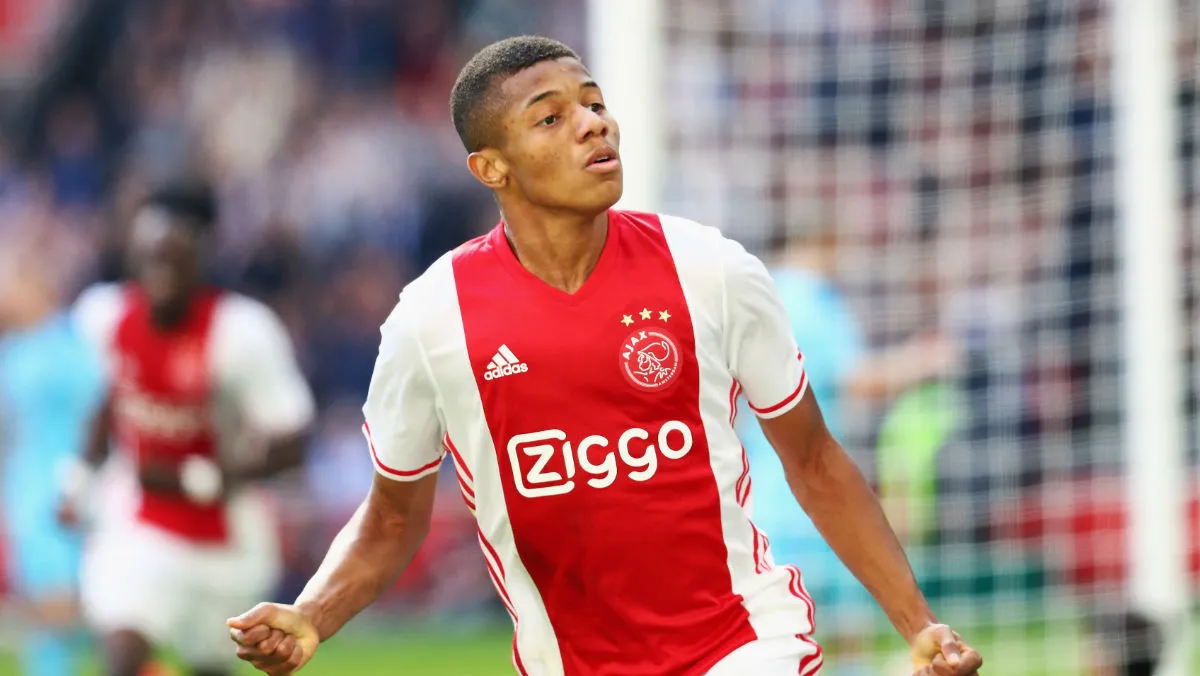 Ainda em busca de espa&ccedil;o, David Neres faz dois na goleada do Ajax