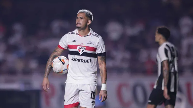 Luciano pediu para bater p&ecirc;nalti desperdi&ccedil;ado por Lucas
