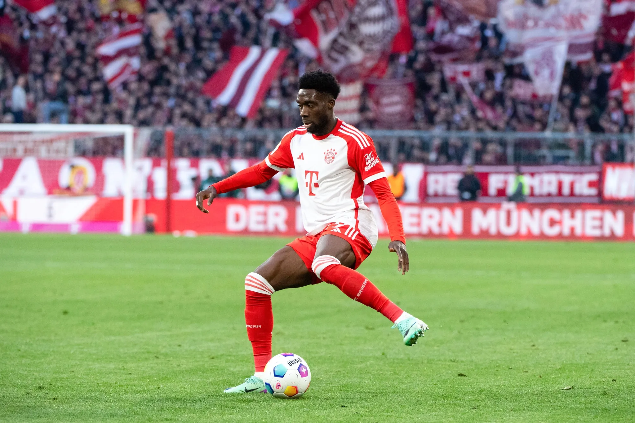 Bayern de Munique j&aacute; sabe o quanto quer por negocia&ccedil;&atilde;o de Davies &ndash; azar do Real Madrid