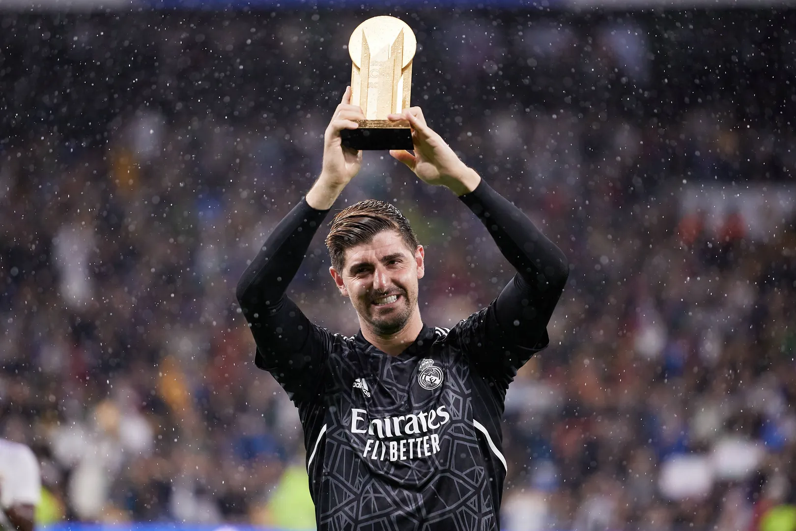 Real Madrid's Thibaut Courtois wins the Yashin Trophy (Photo: imago / gonzales photo)