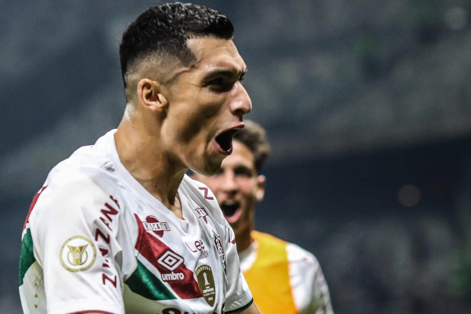 Kevin Serna era um dos destaques do Fluminense de Mano Menezes (Foto: Gazeta Press)