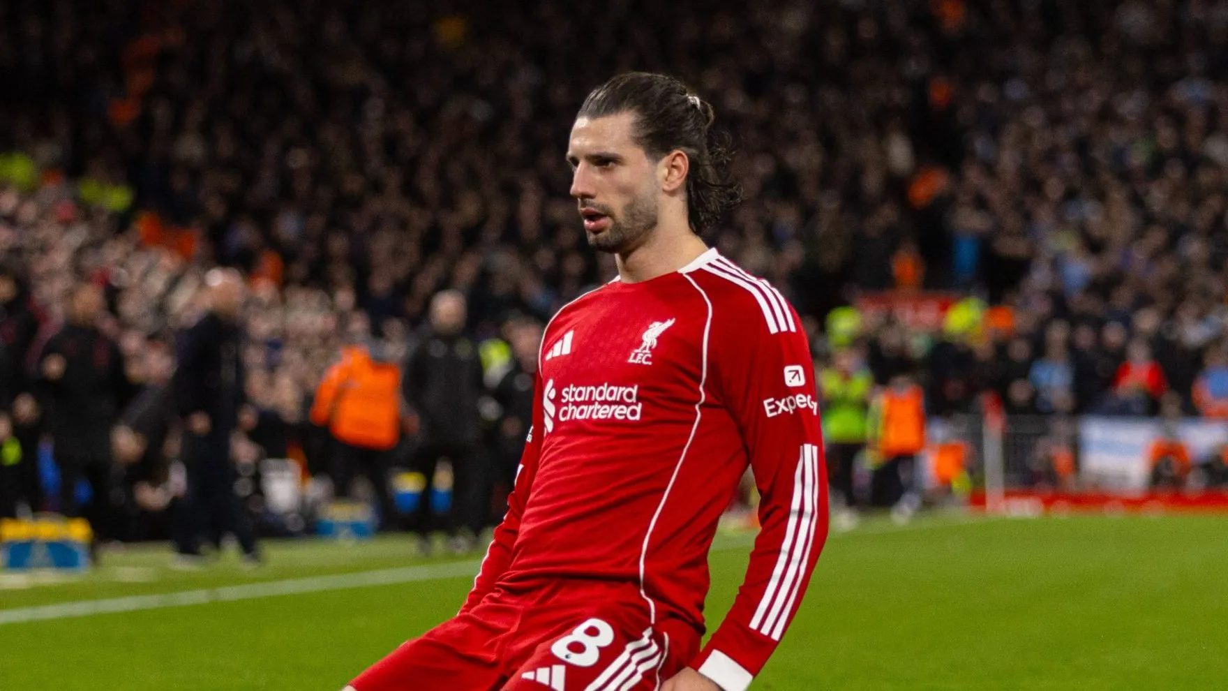 Com Alisson decisivo, Liverpool vence e acha caminho para n&atilde;o improvisar melhor da temporada