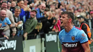 Com um belo gol de Cresswell, West Ham sela vit&oacute;ria contra um inofensivo Manchester United