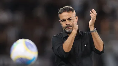 Artur Jorge foge de clich&ecirc;s ao falar sobre vantagem do Botafogo sobre o Palmeiras