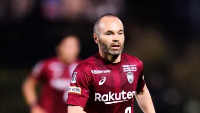 Colecionador de t&iacute;tulos, Iniesta amarga 1&deg; rebaixamento da carreira aos 40 anos