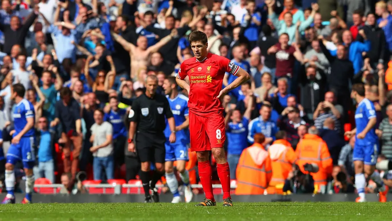 Gerrard revela ter jogado no sacrif&iacute;cio na escorregada contra Chelsea e diz: &ldquo;Foi pura falta de sorte&rdquo;