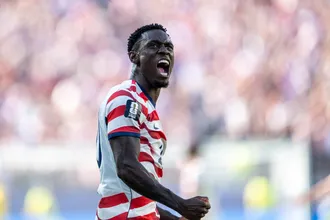 Estados Unidos 2 x 0 B&oacute;snia: Balogun marca, &eacute; expulso e vira personagem da classifica&ccedil;&atilde;o dominante
