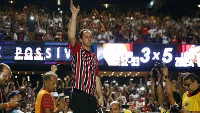 Ceni exp&otilde;e o &iacute;dolo &agrave; profiss&atilde;o de t&eacute;cnico, mas sabe que pode contar com o amor da torcida