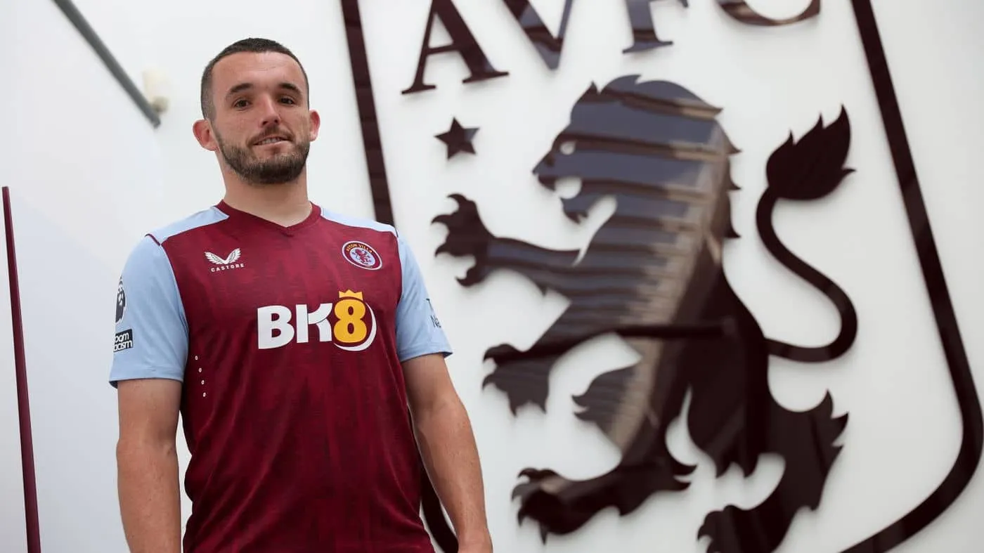 Aston Villa renova com o capit&atilde;o e &iacute;dolo John McGinn at&eacute; 2027: &ldquo;Aqui &eacute; minha casa&rdquo;