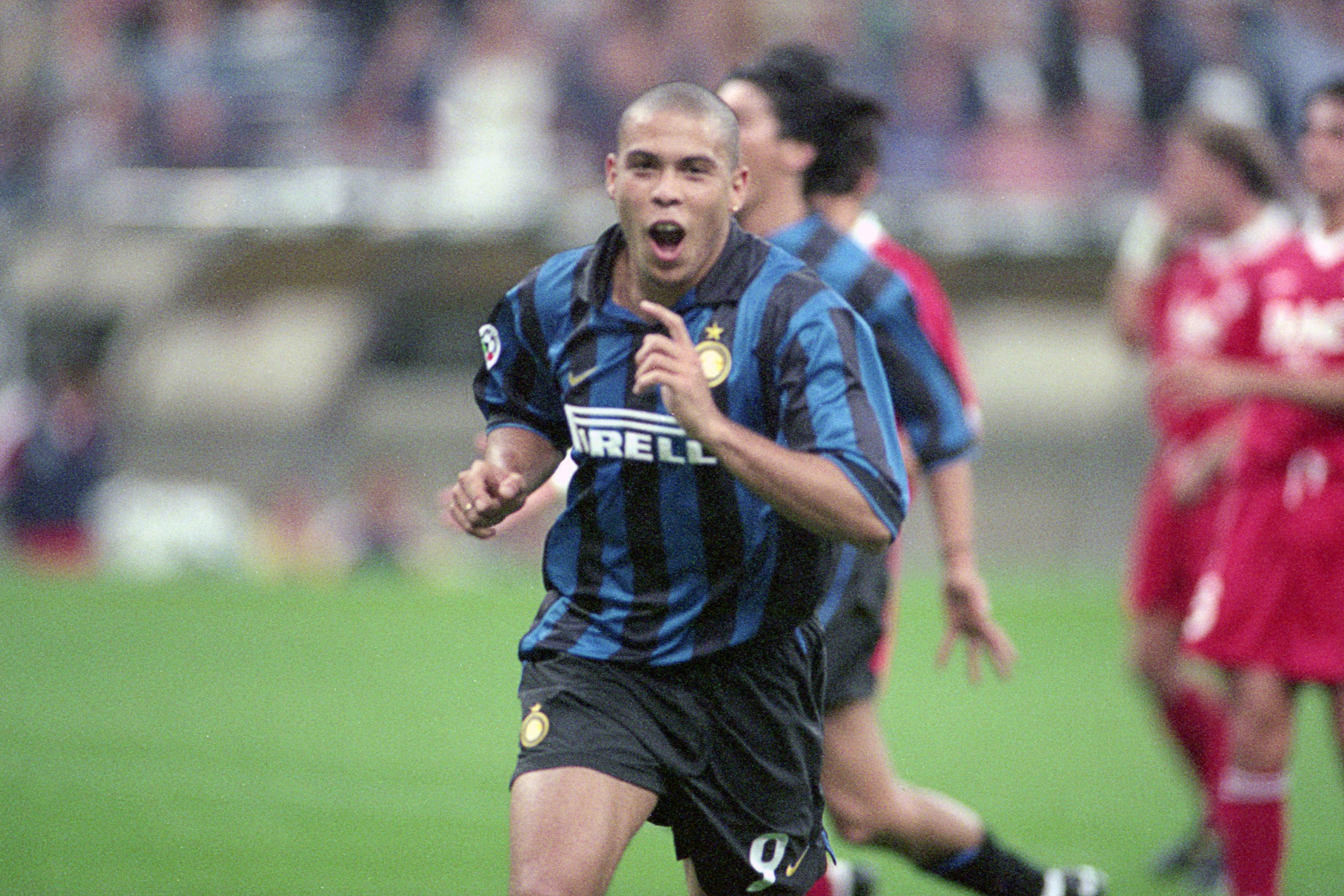 Ronaldo celebra gol pela Inter