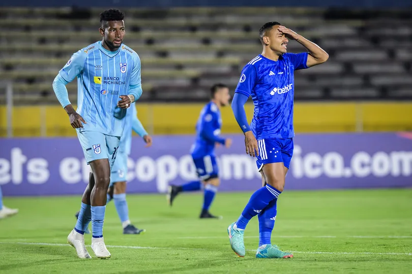 O Cruzeiro, muito modificado, n&atilde;o saiu do 0 a 0 contra a Universidad Cat&oacute;lica (EQU) no jogo de ida