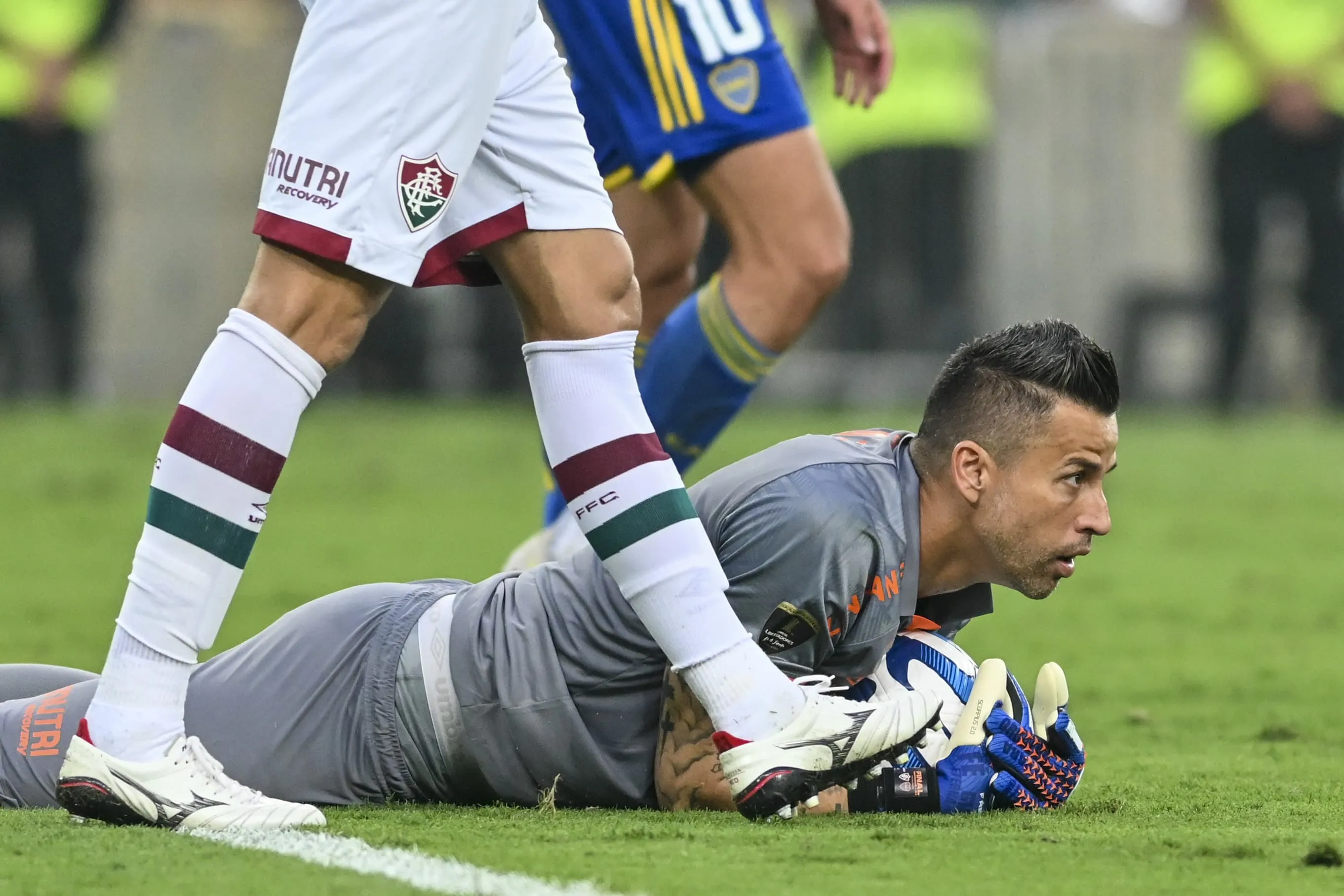 De desprezado por Ronaldo &agrave; gl&oacute;ria eterna: F&aacute;bio faz hist&oacute;ria no Fluminense