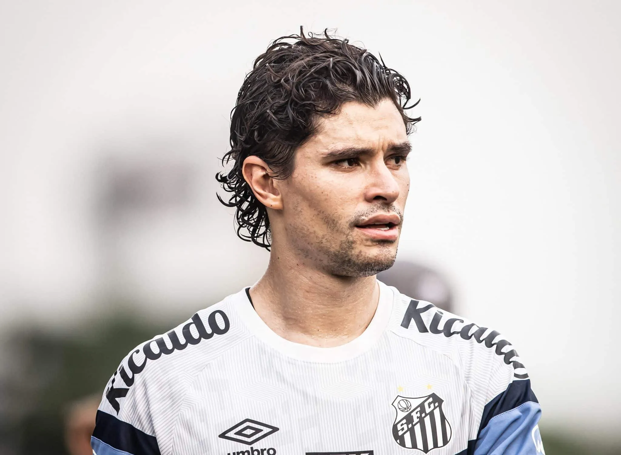 Ap&oacute;s reintegrar Dod&ocirc;, Santos torce pelo fim das les&otilde;es em s&eacute;rie na lateral esquerda