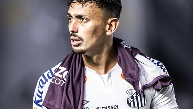 No radar de clubes do Brasil e do exterior, futuro de Pituca no Santos tem data para ser definido