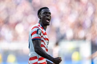 Estados Unidos 2 x 0 B&oacute;snia: Balogun marca, &eacute; expulso e vira personagem da classifica&ccedil;&atilde;o dominante