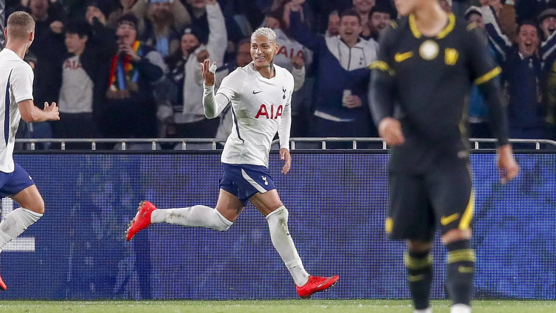 Apesar de destaque de Est&ecirc;v&atilde;o e Jo&atilde;o Pedro, Richarlison &eacute; quem faz diferen&ccedil;a em Chelsea x Tottenham