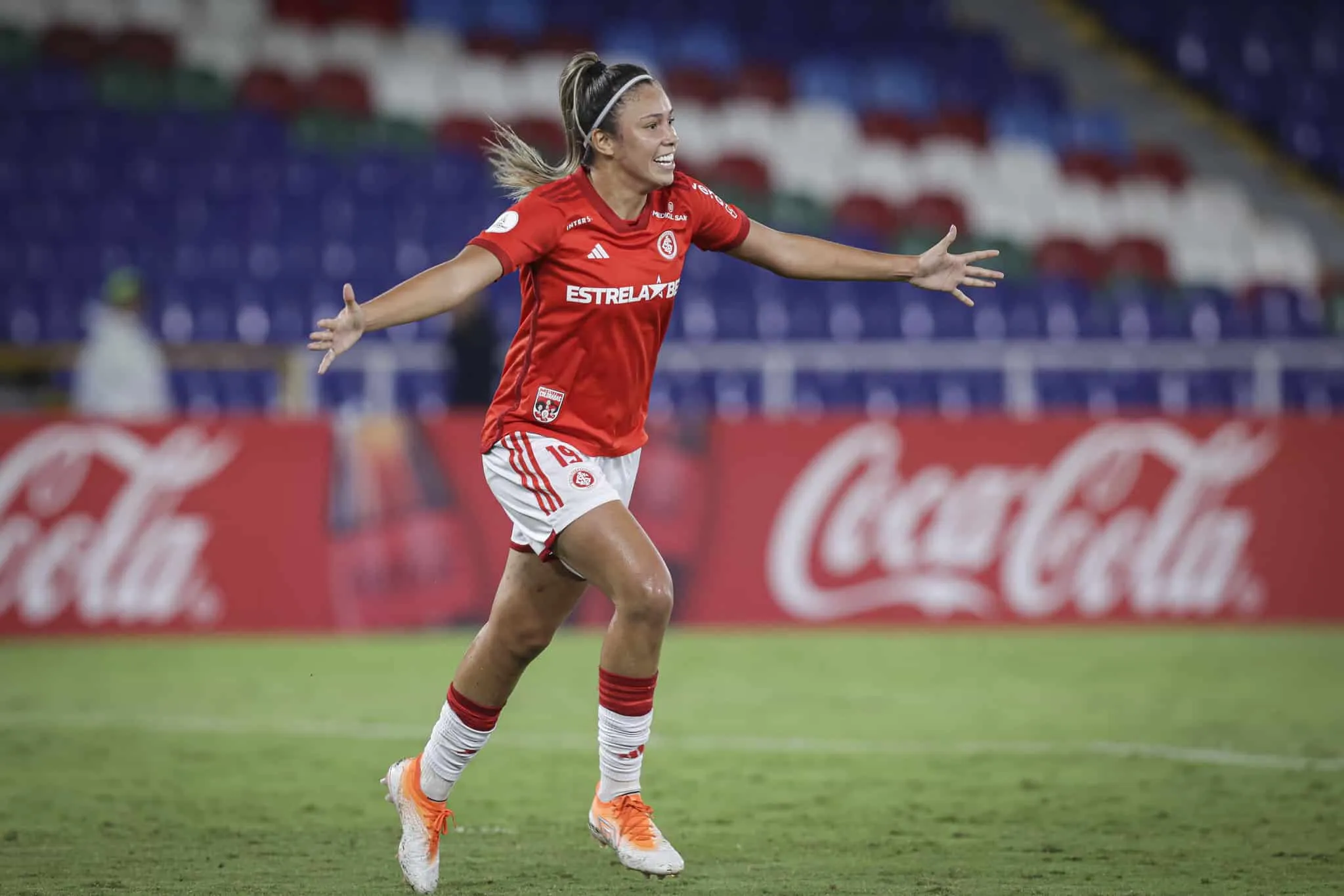 &lsquo;Rainha da Am&eacute;rica&rsquo; aos 19 anos, Priscila brilha na Sele&ccedil;&atilde;o e se firma como refer&ecirc;ncia no Internacional