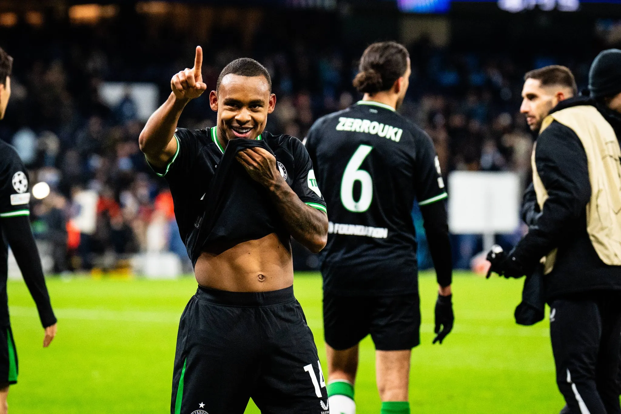 Igor Paixão, à época no Feyenoord, comemora empate com o Manchester City
