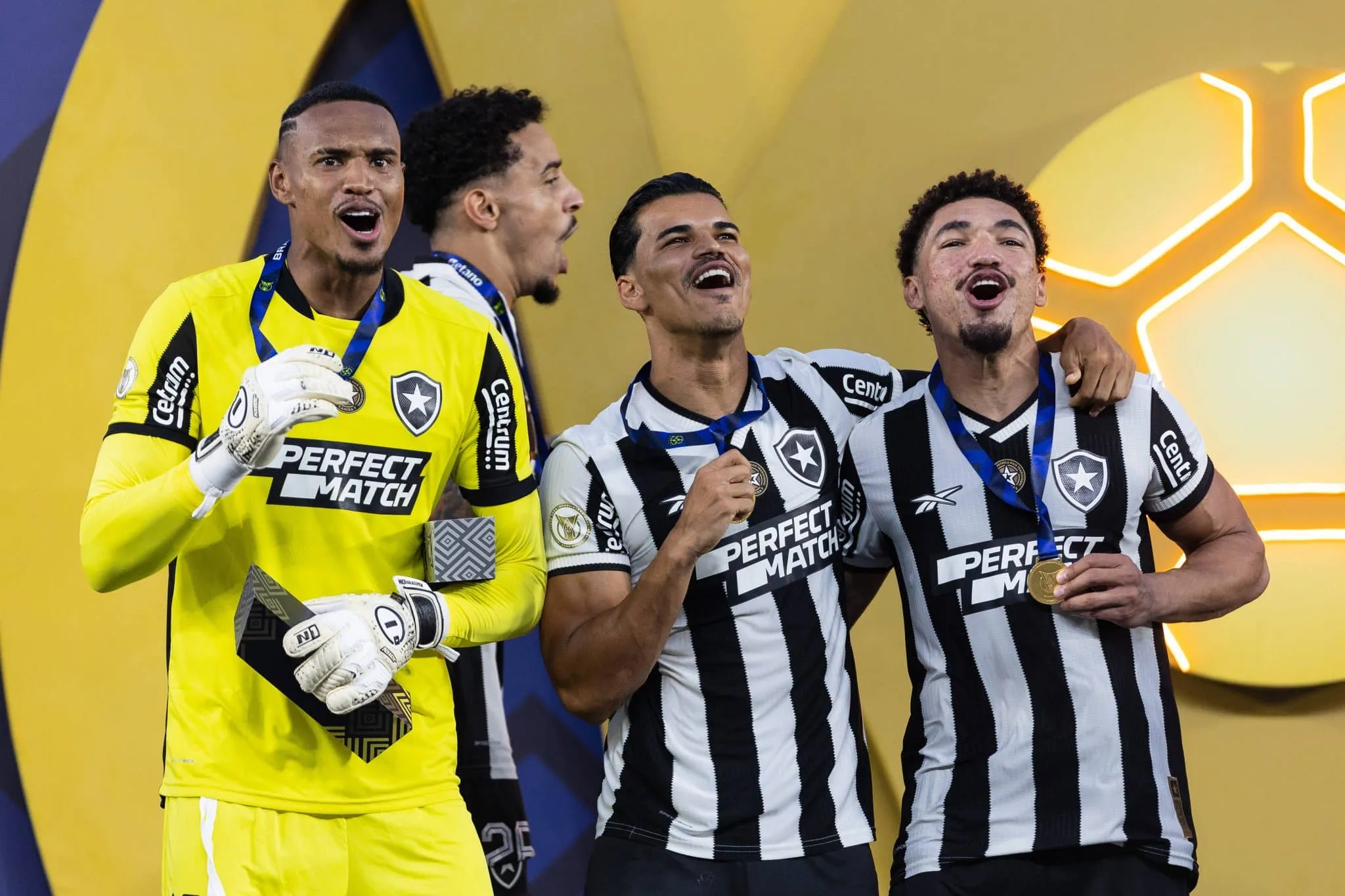 Dois campe&otilde;es com o Botafogo podem ir para a Turquia, diz portal