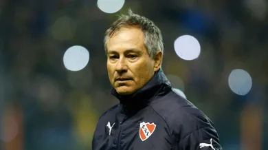 Como se deu o deplor&aacute;vel epis&oacute;dio de medo que culminou na sa&iacute;da de Holan do Independiente