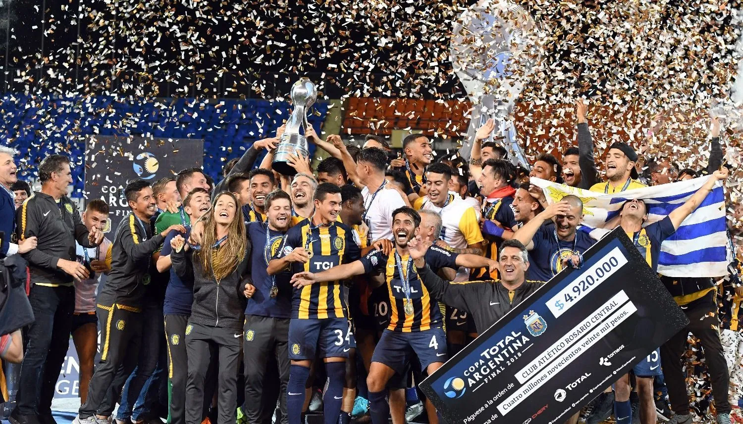 O Rosario Central, enfim, coroa her&oacute;is e boas campanhas com o t&iacute;tulo da Copa Argentina
