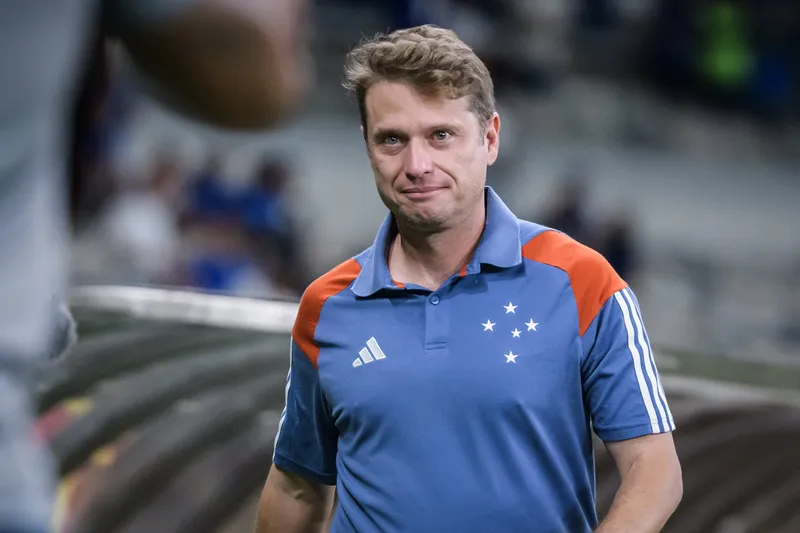 Fernando Seabra, treinador do Cruzeiro, contra o Athletico-PR