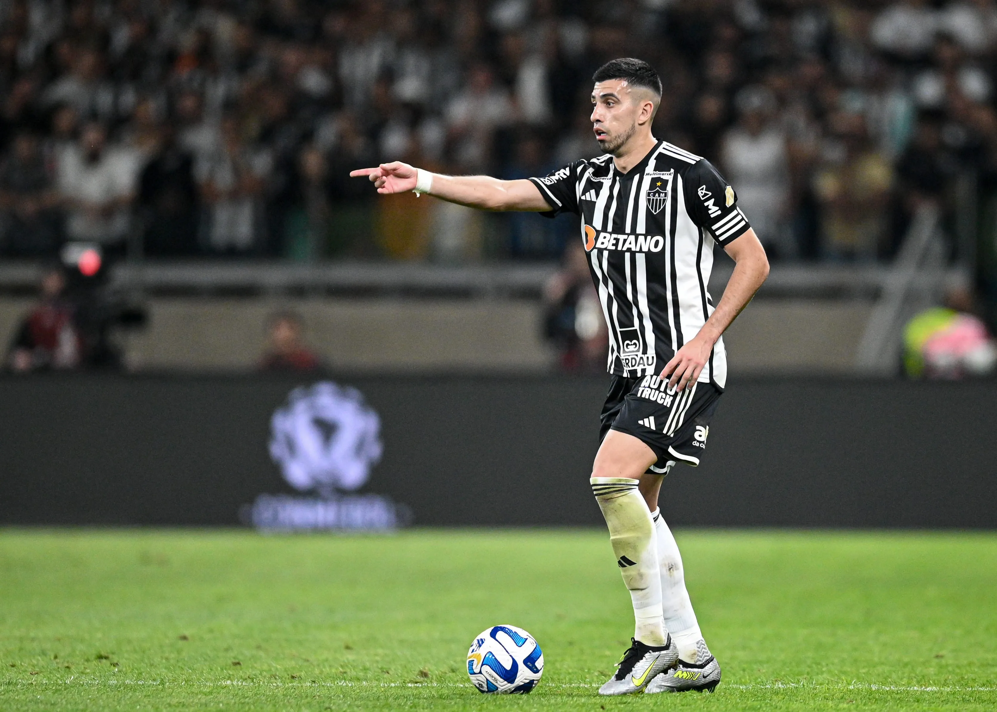 Atl&eacute;tico-MG acerta de novo ao renovar com Battaglia, enquanto outro argentino pode estar a caminho