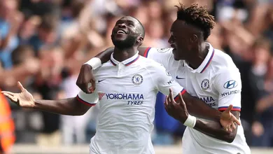 Cortejados por outras sele&ccedil;&otilde;es, Abraham e Tomori s&atilde;o as novidades na convoca&ccedil;&atilde;o da Inglaterra