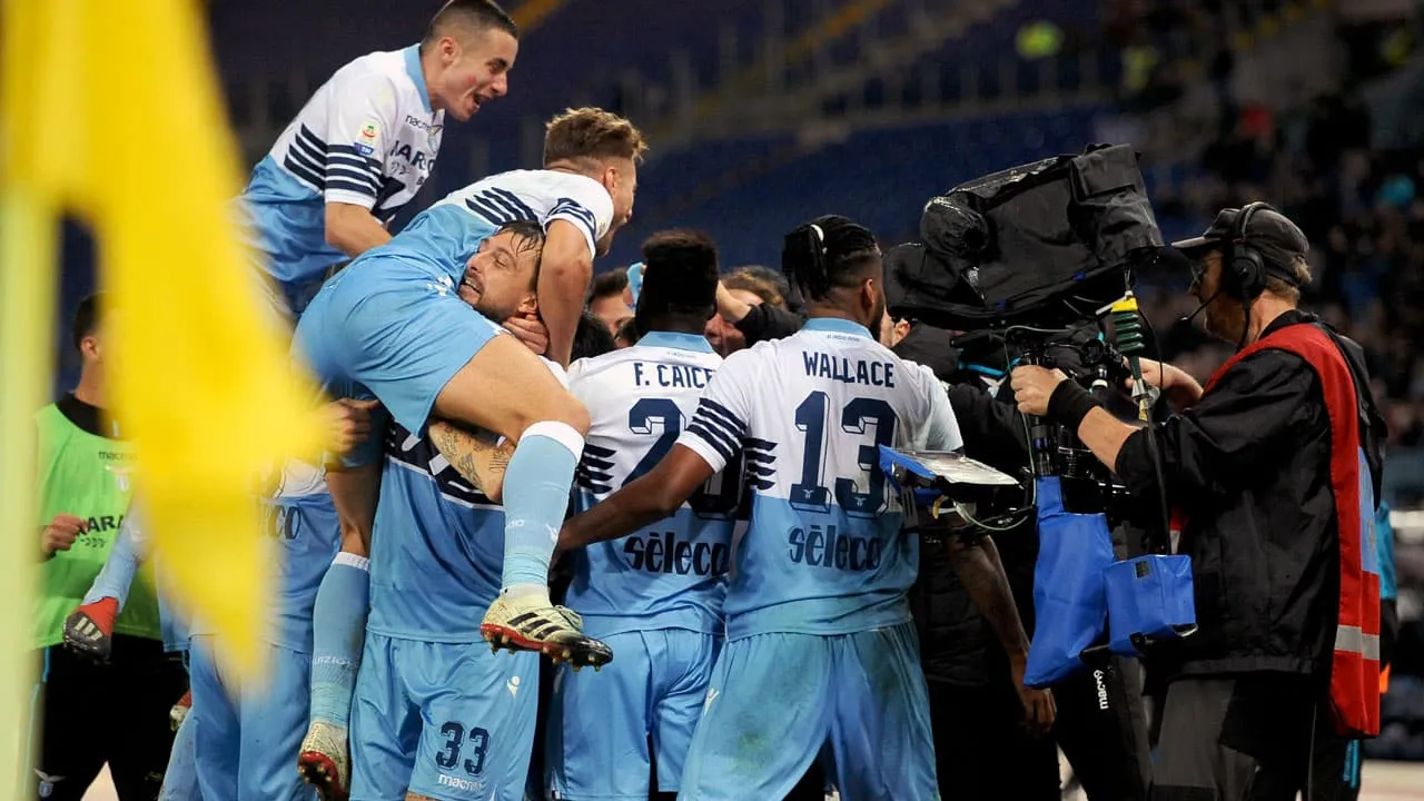 Lazio joga balde de &aacute;gua fria no Milan e arranca empate aos 49 minutos do segundo tempo