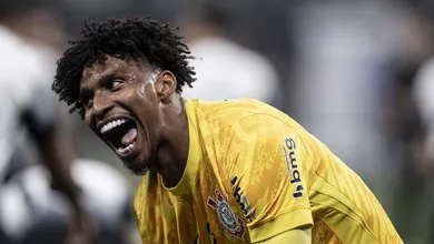 Corinthians muda estrat&eacute;gia e define prazo para a compra de Hugo Souza ap&oacute;s interesse&nbsp;do&nbsp;City