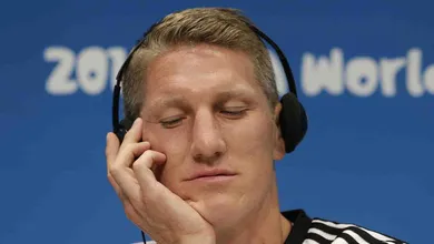 Elegante, Dortmund resolve pol&ecirc;mica oferecendo aulas de canto a Schweinsteiger