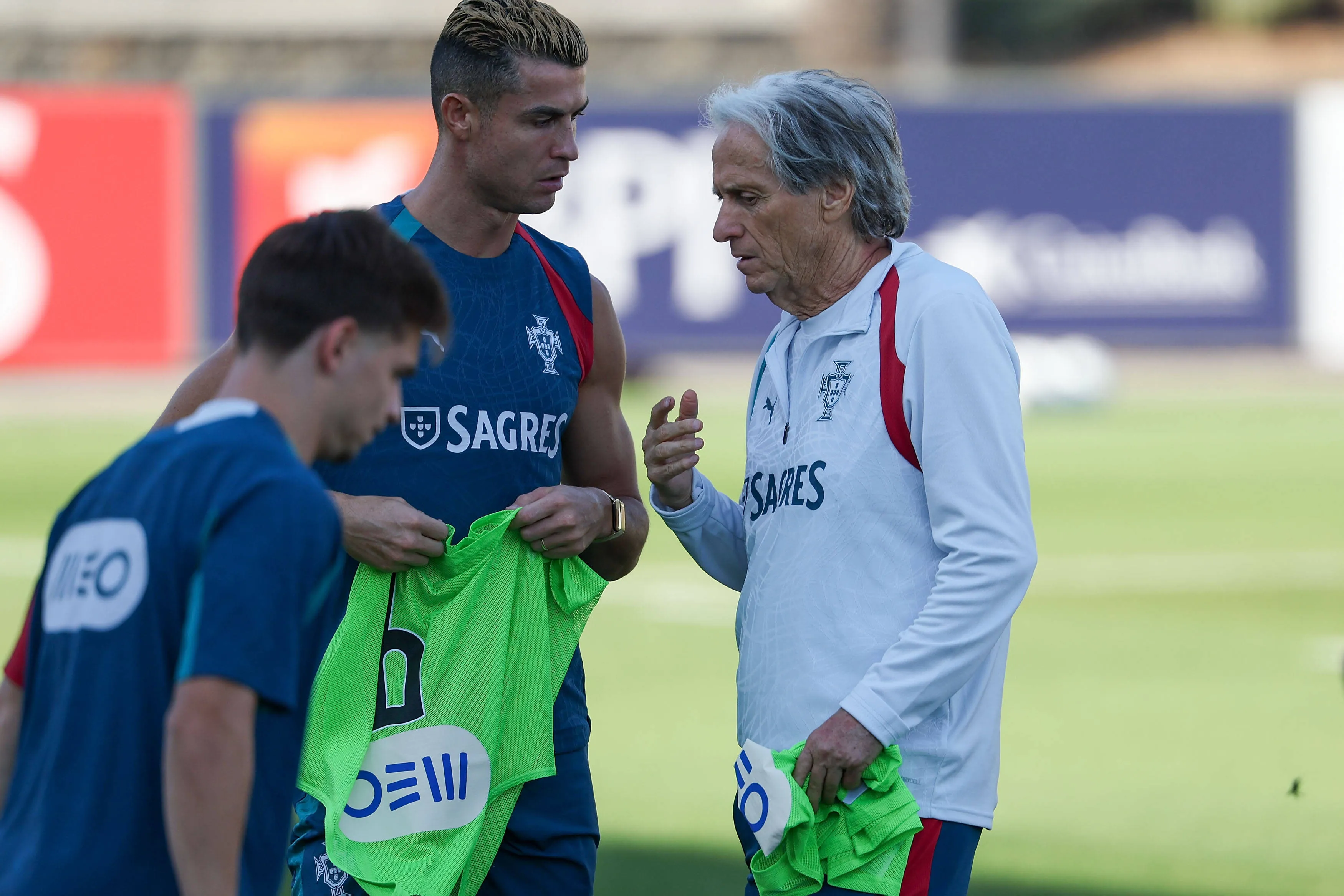 Cristiano Ronaldo e Jorge Jesus durante treino da seleção de Portugal (Foto: IMAGO / HMB-Media)