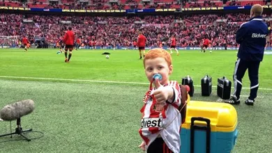 O Sunderland perdeu, mas n&atilde;o houve algu&eacute;m mais feliz do que esse menino