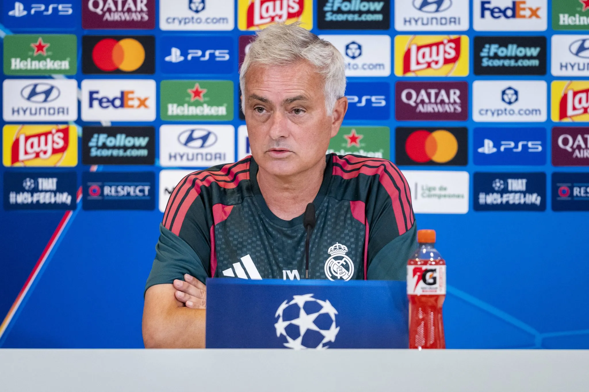 Jos&eacute; Mourinho em entrevista coletiva 