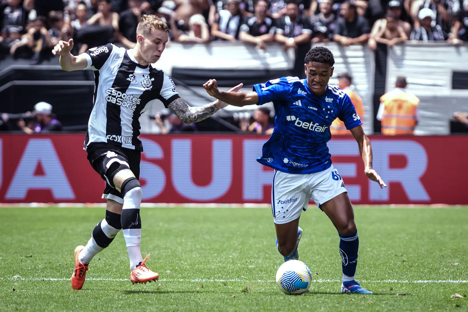 Kaique Kenji durante sua estreia como profissional no jogo Corinthians x Cruzeiro, no dia 20 de novembro de 2024 Foto: (Gustavo Aleixo/Cruzeiro)