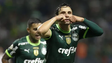 O momento se refletiu em campo e o Palmeiras, dominante no primeiro tempo, venceu o D&eacute;rbi no Allianz Parque
