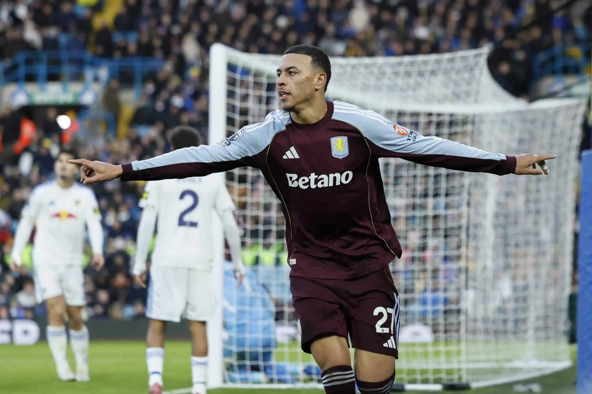 Leeds perde a chance de fazer as pazes com importante aliado e leva virada do Villa