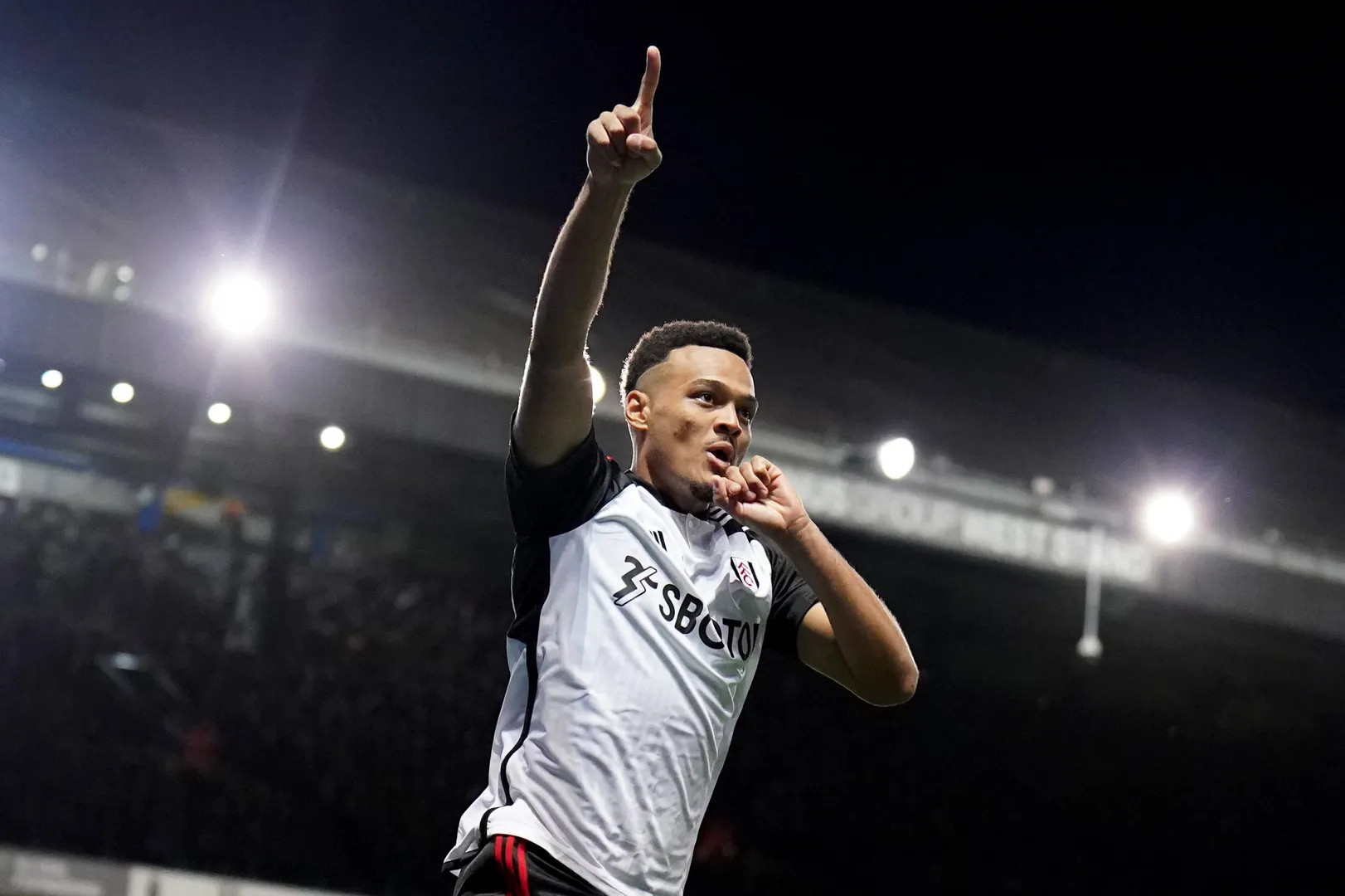 T&eacute;cnico do Fulham destaca evolu&ccedil;&atilde;o de Rodrigo Muniz desde que atacante chegou &agrave; Premier League