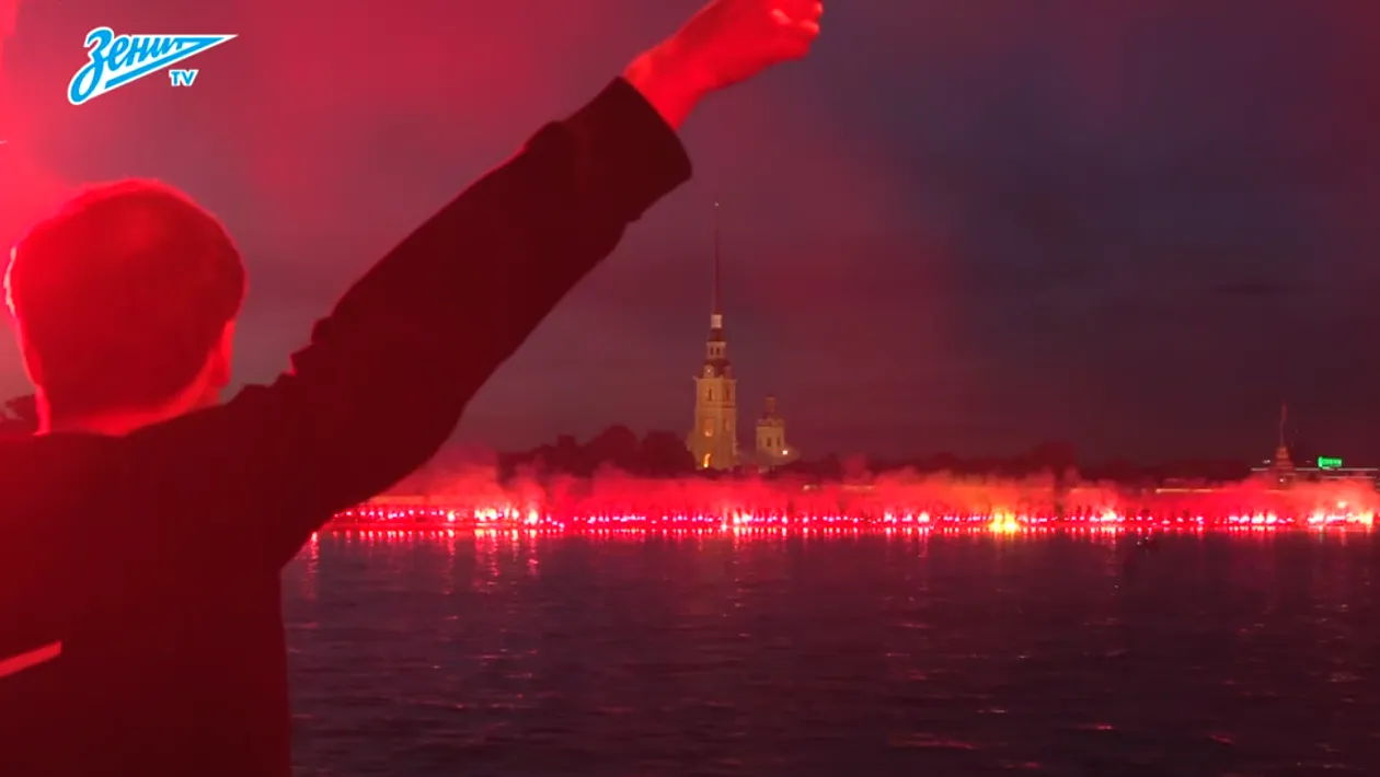 Torcida do Zenit acendeu o cais de S&atilde;o Petersburgo em festa espetacular pelo anivers&aacute;rio do clube