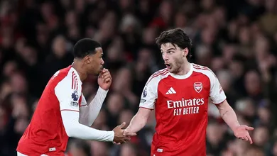 Lenda do United critica: &lsquo;N&atilde;o deviam entregar o trof&eacute;u da Premier League este ano&rsquo;