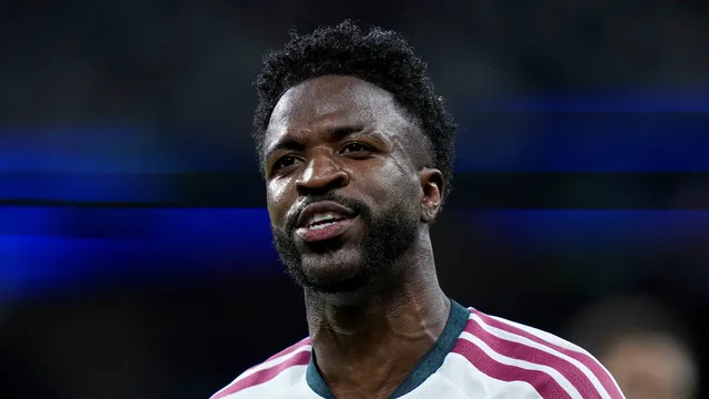 &lsquo;A&ccedil;&atilde;o feia, suja e trai&ccedil;oeira': Ex-Barcelona condena atitude de Vin&iacute;cius Junior e aprova expuls&atilde;o