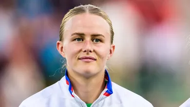 Do ataque ao gol: Como Hannah Hampton virou esperan&ccedil;a para a Inglaterra mesmo com disfun&ccedil;&atilde;o ocular