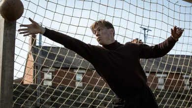 O prisioneiro de guerra alem&atilde;o que virou lenda no futebol ingl&ecirc;s: A vida de Bert Trautmann ser&aacute; contada em um filme