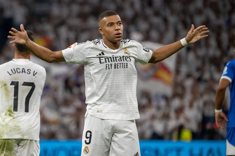 Mbapp&eacute; em a&ccedil;&atilde;o pelo Real Madrid 