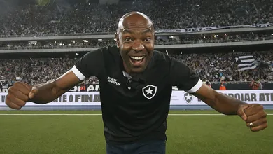 Ca&ccedil;apa brilha em passagem pelo Botafogo e vai comandar clube na Europa