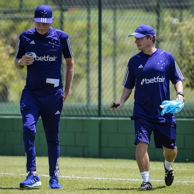 Paulo Autuori e Fernando Seabra comandaram treino do Cruzeiro nesta ter&ccedil;a-feira (14), em Itu-SP